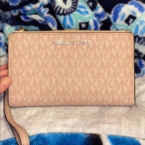 michael kors wristlet